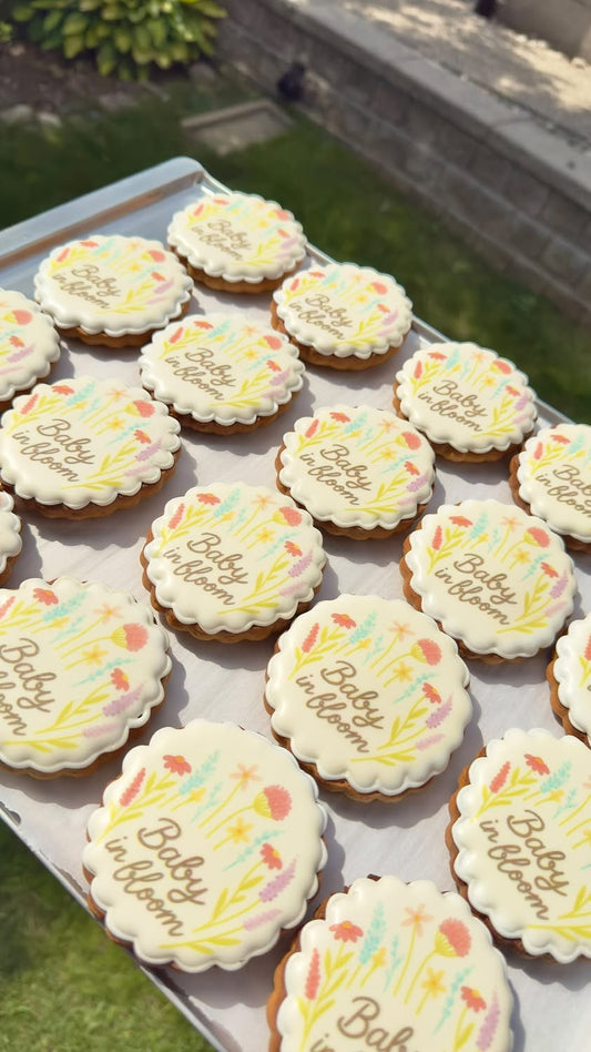TEST sample: scalloped printed cookies with Baby in bloom floral design