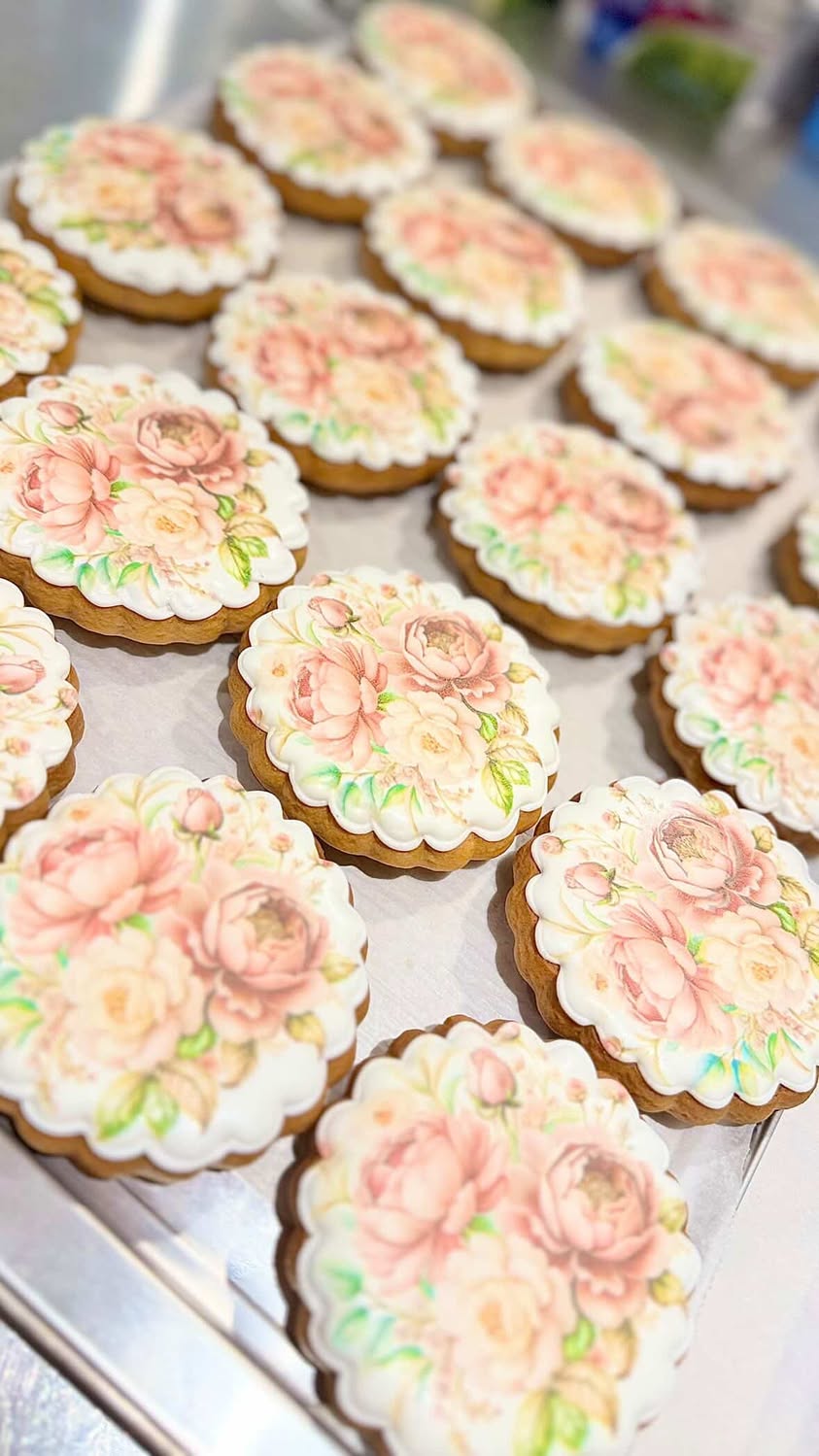 TEST sample: scalloped printed cookies with pink floral design for a wedding